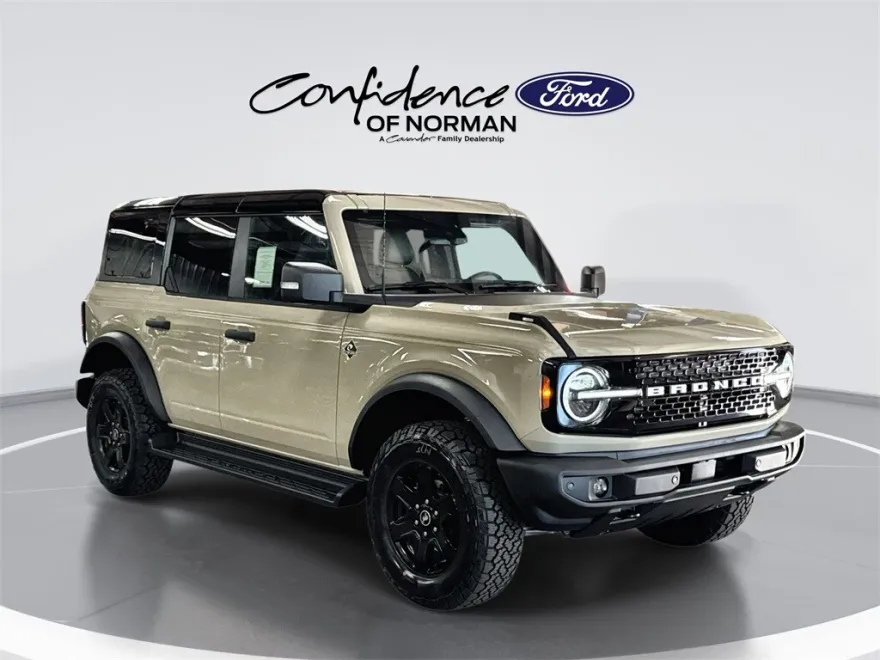 2025 Ford Bronco Outer Banks photo 1