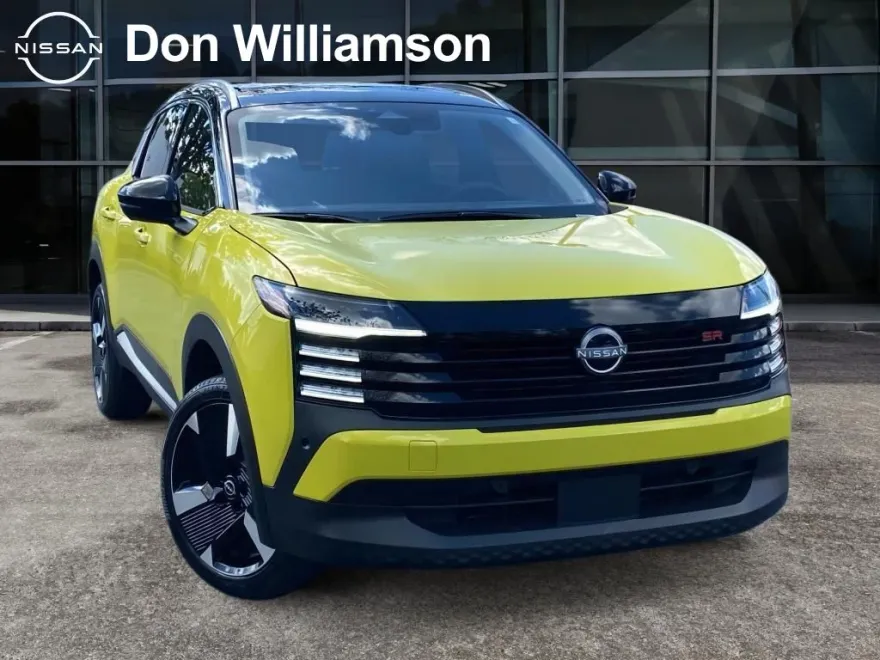 2025 Nissan Kicks SR photo 1