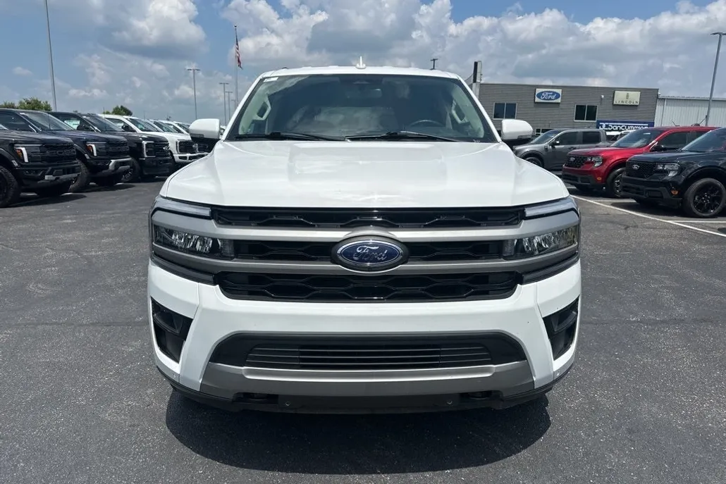 2024 Ford Expedition MAX XLT photo 1