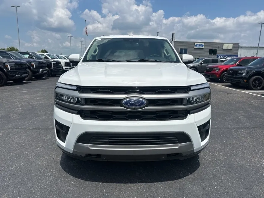 2024 Ford Expedition MAX XLT photo 1