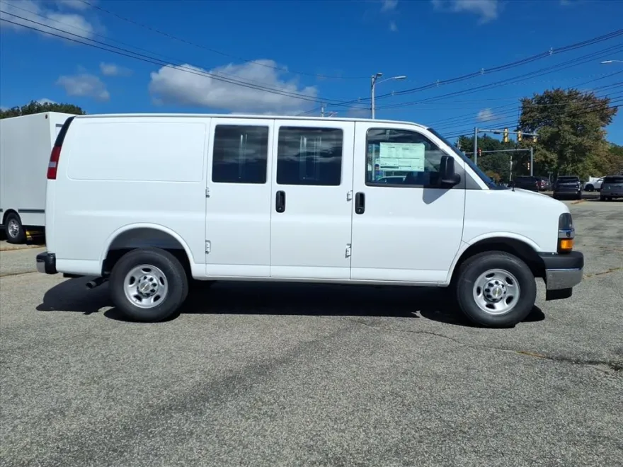2025 Chevrolet Express Cargo 2500 photo 1