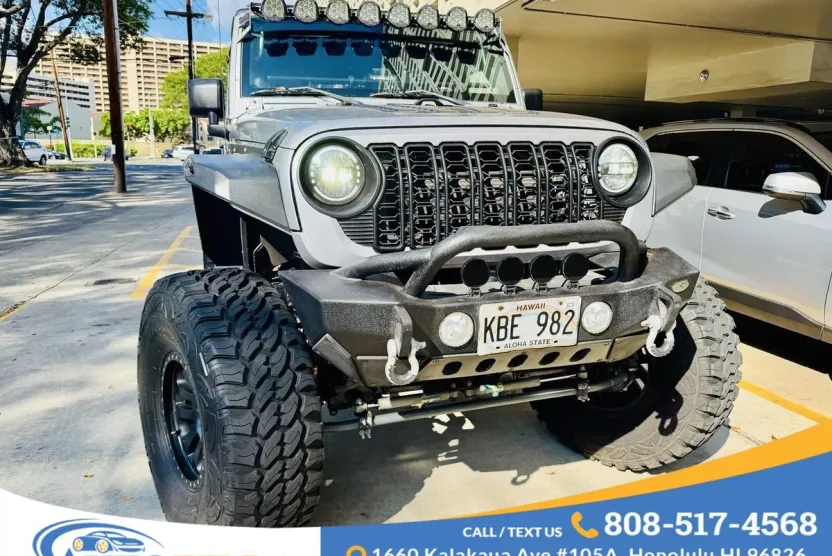 2013 Jeep Wrangler Unlimited Sahara photo 1