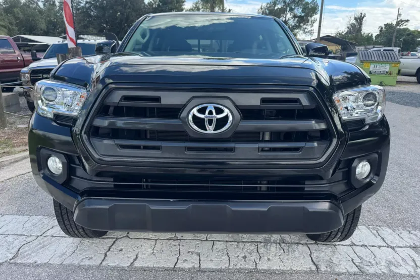 2017 Toyota Tacoma SR5 Double Cab photo 1