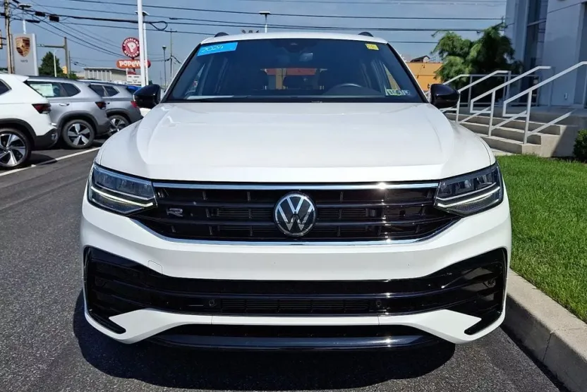 2024 Volkswagen Tiguan SE R-Line Black photo 1