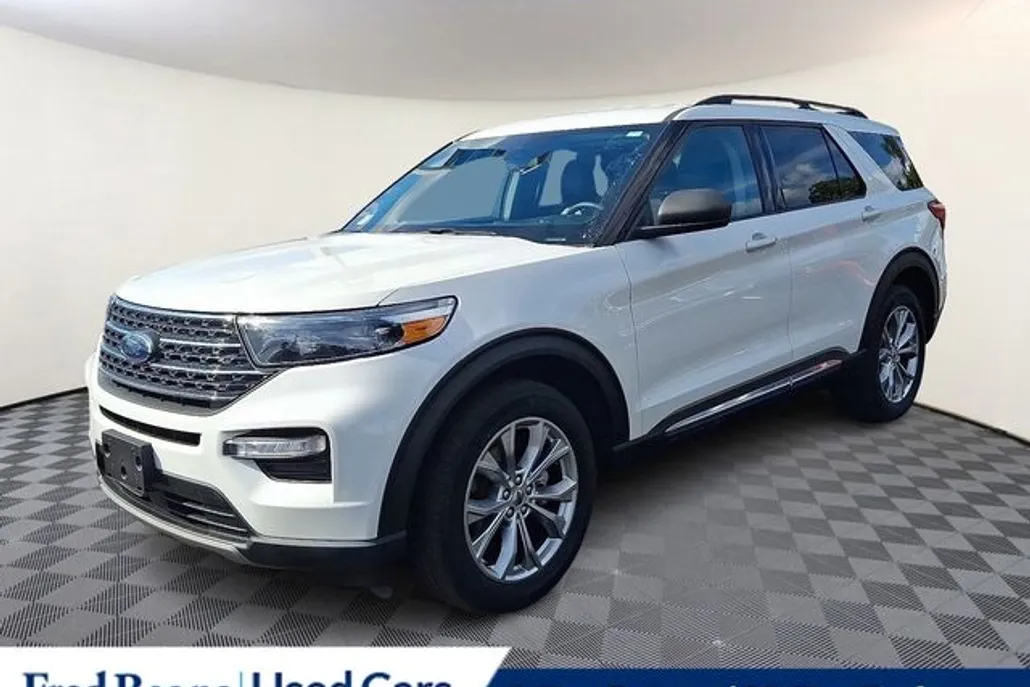 2022 Ford Explorer XLT photo 1