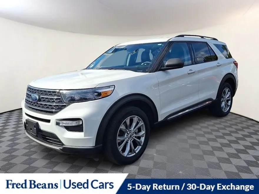 2022 Ford Explorer XLT photo 1