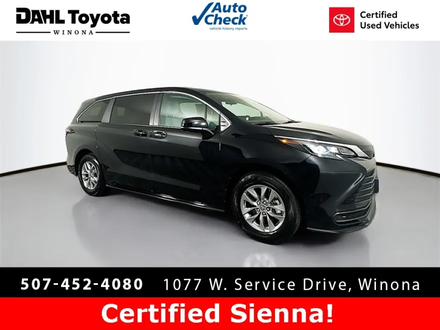 2025 Toyota Sienna LE photo 1