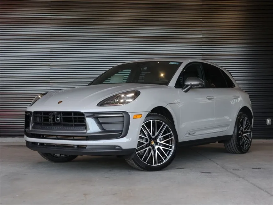 2025 Porsche Macan T photo 1