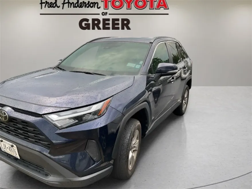 2024 Toyota RAV4 XLE photo 1