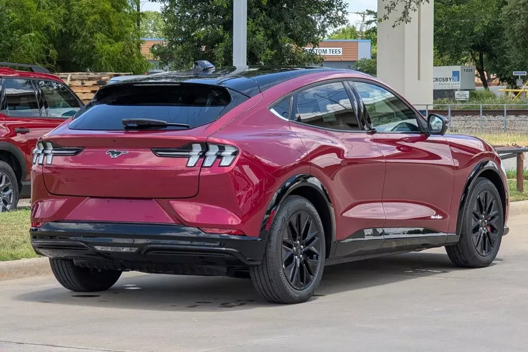 2025 Ford Mustang Mach-E Premium photo 1