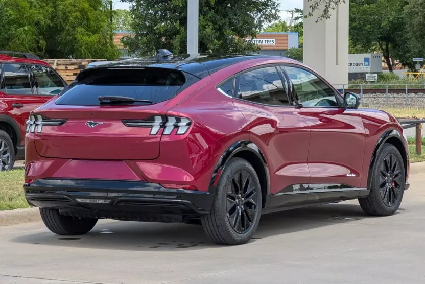 2025 Ford Mustang Mach-E Premium photo 1