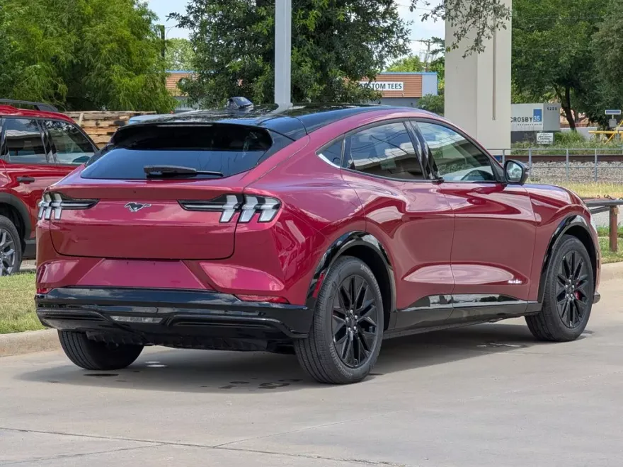 2025 Ford Mustang Mach-E Premium photo 1