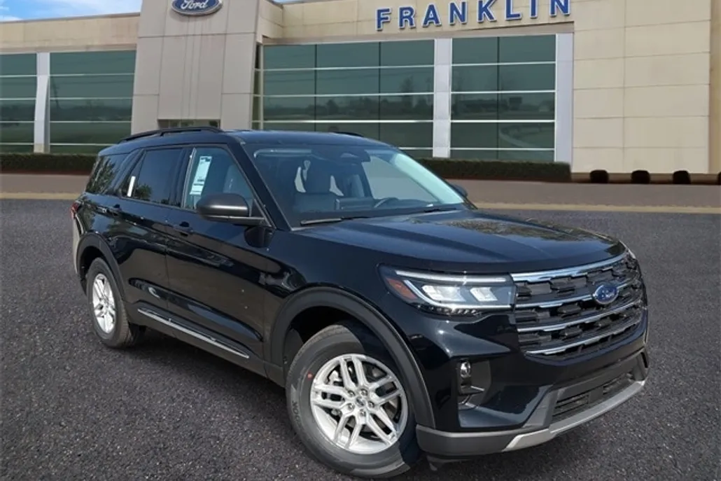 2025 Ford Explorer photo 1