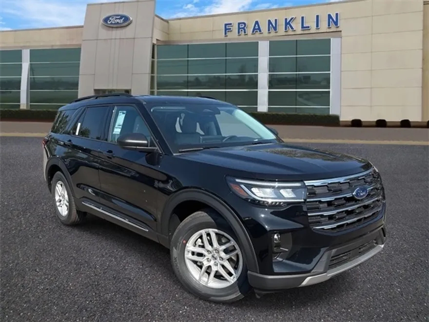 2025 Ford Explorer photo 1