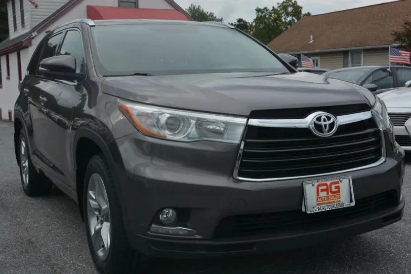 2016 Toyota Highlander Limited Sport photo 1