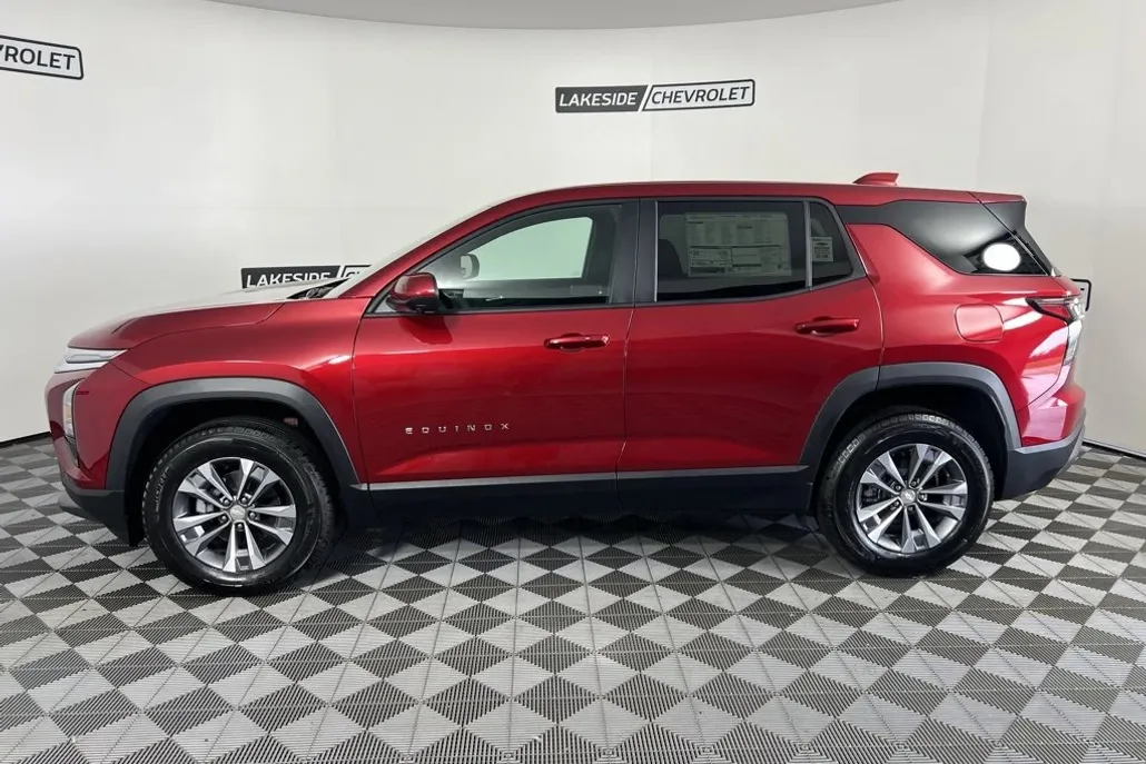 2026 Chevrolet Equinox LT photo 1