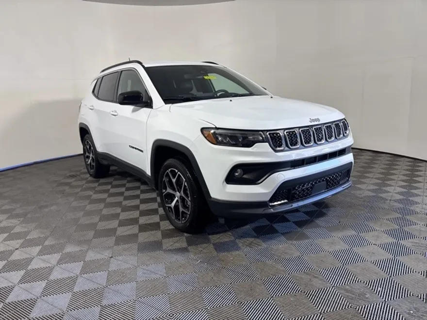 2024 Jeep Compass Latitude photo 1