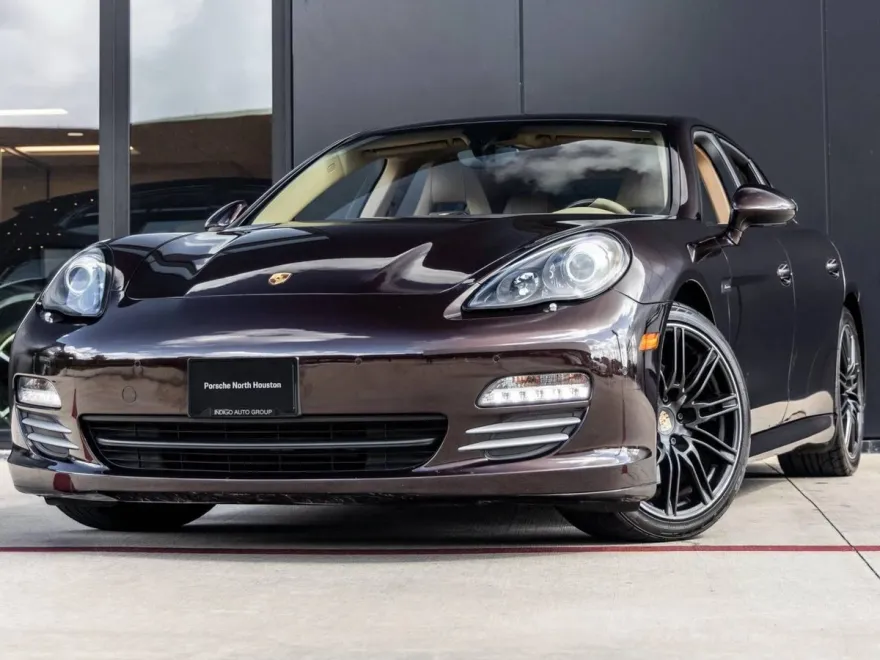 2013 Porsche Panamera 4 photo 1