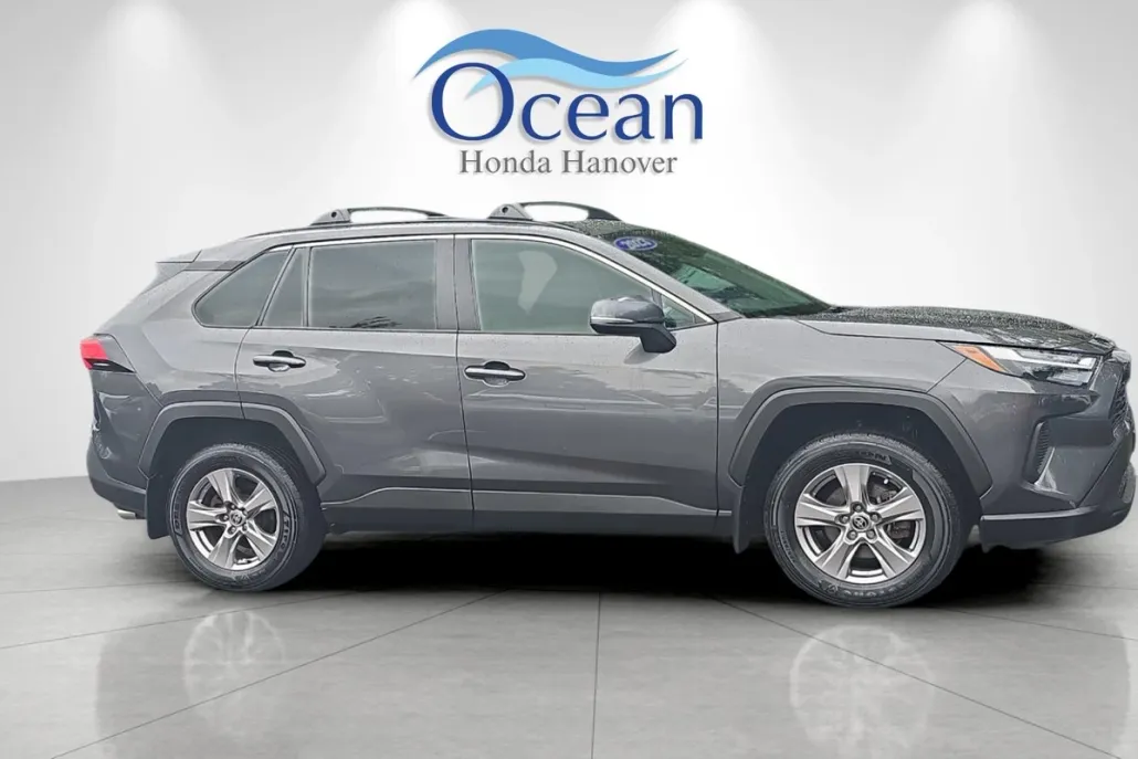2023 Toyota RAV4 XLE photo 1