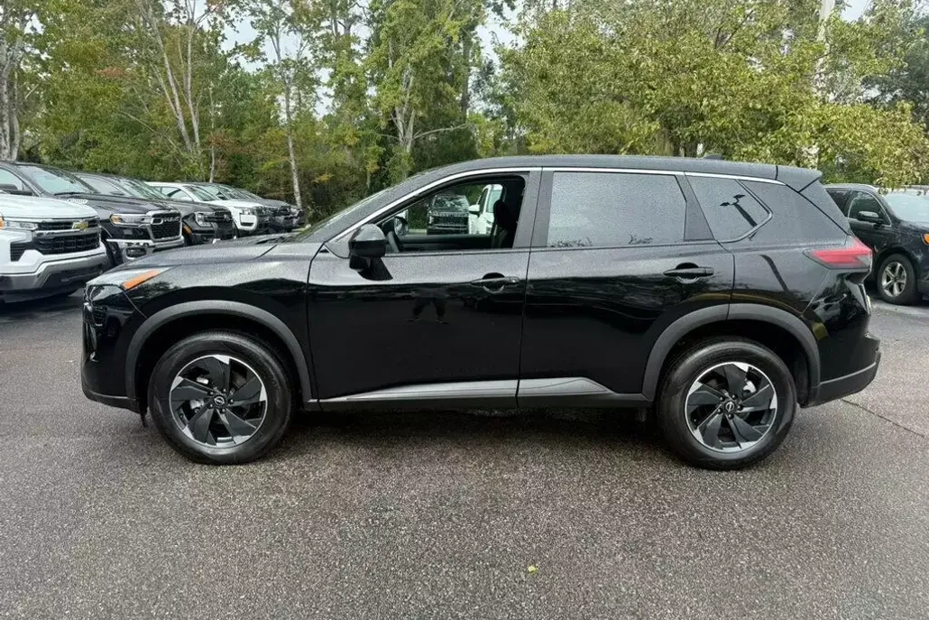 2025 Nissan Rogue SV photo 1