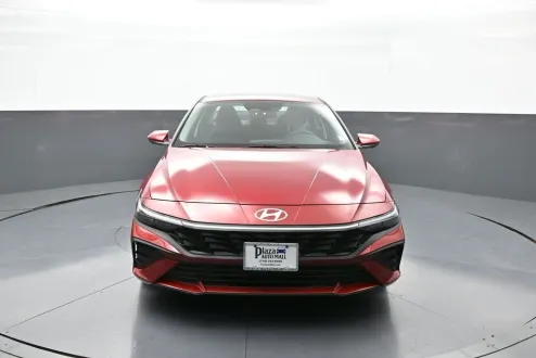 2025 Hyundai Elantra SE photo 2