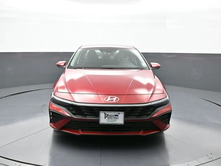 2025 Hyundai Elantra SE photo 2