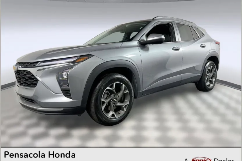 2024 Chevrolet Trax LT photo 1