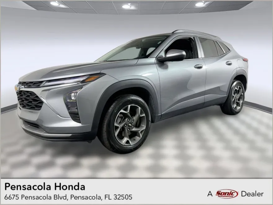 2024 Chevrolet Trax LT photo 1