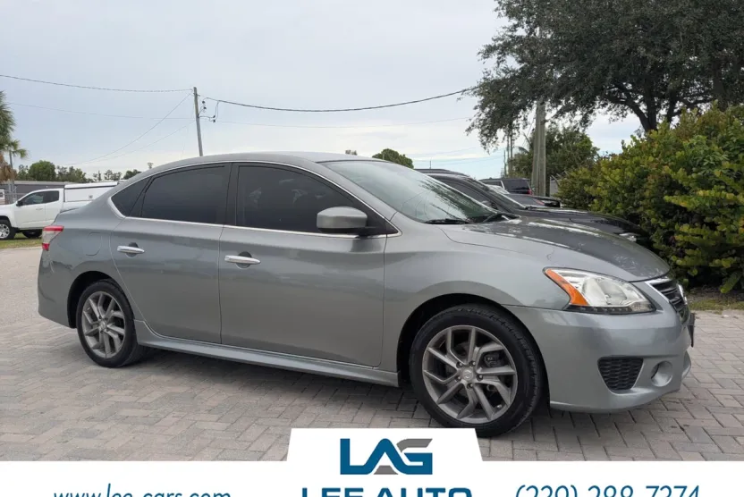 2013 Nissan Sentra SR photo 1