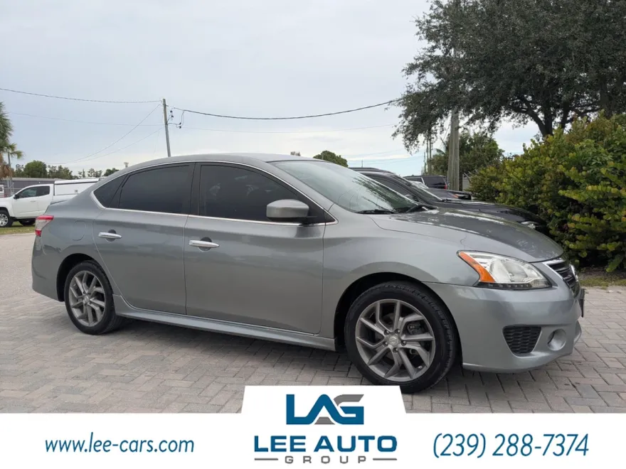 2013 Nissan Sentra SR photo 1