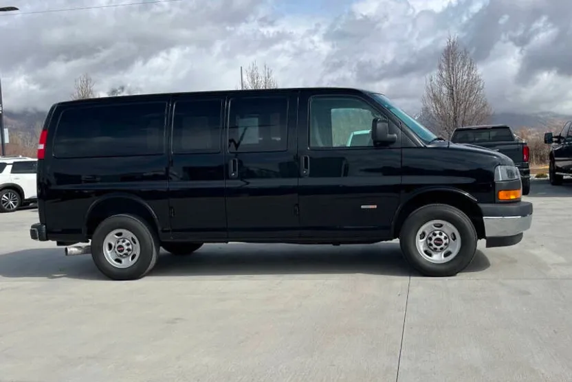 2021 Gmc Savana 3500 Cargo photo 1