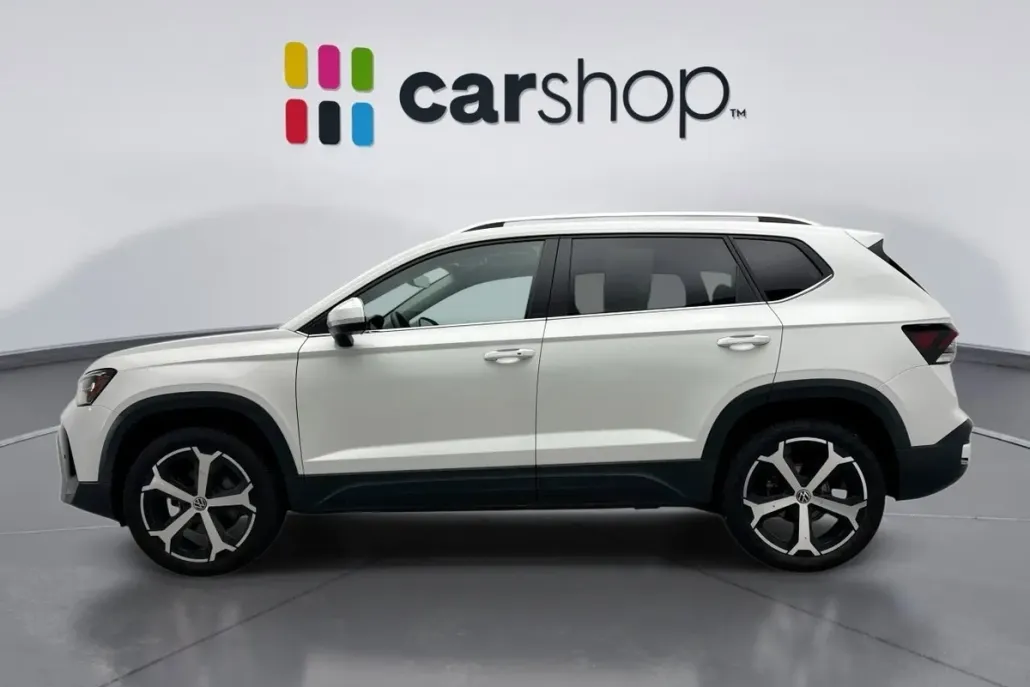 2025 Volkswagen Taos SEL photo 1