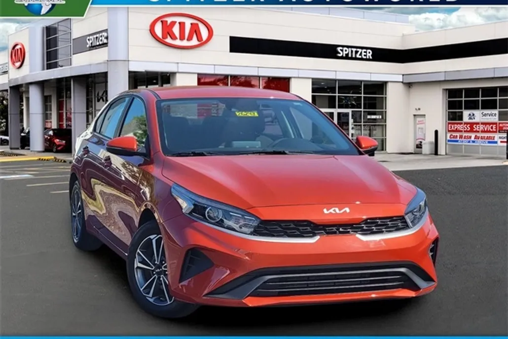 2023 Kia Forte LXS photo 1
