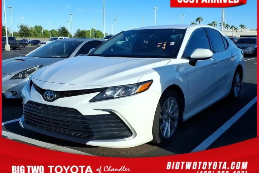 2021 Toyota Camry LE photo 1
