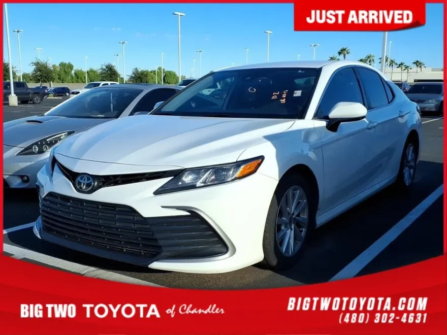 2021 Toyota Camry LE photo 1