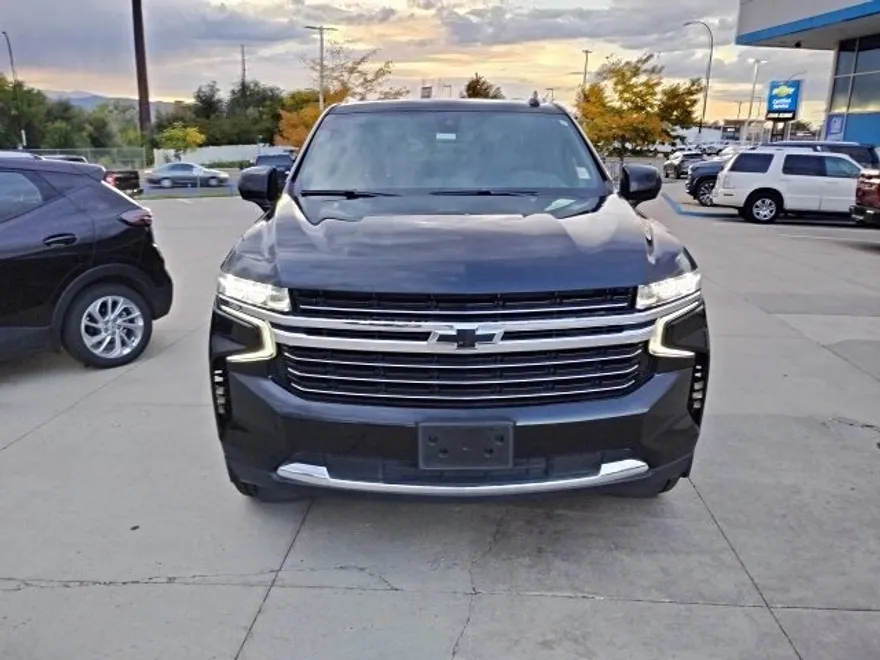 2021 Chevrolet Suburban LT photo 1