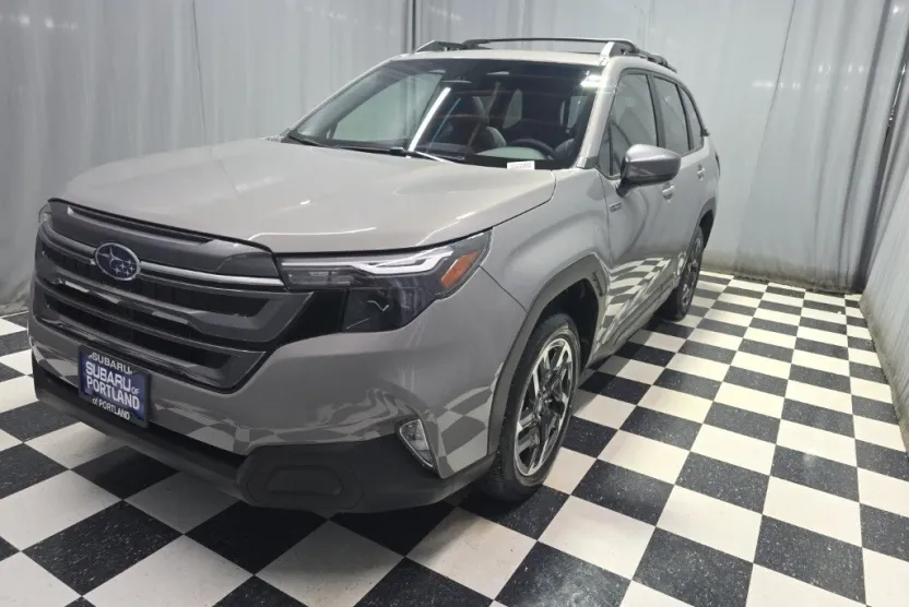 2025 Subaru Forester Premium photo 1