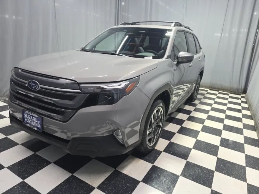 2025 Subaru Forester Premium photo 1