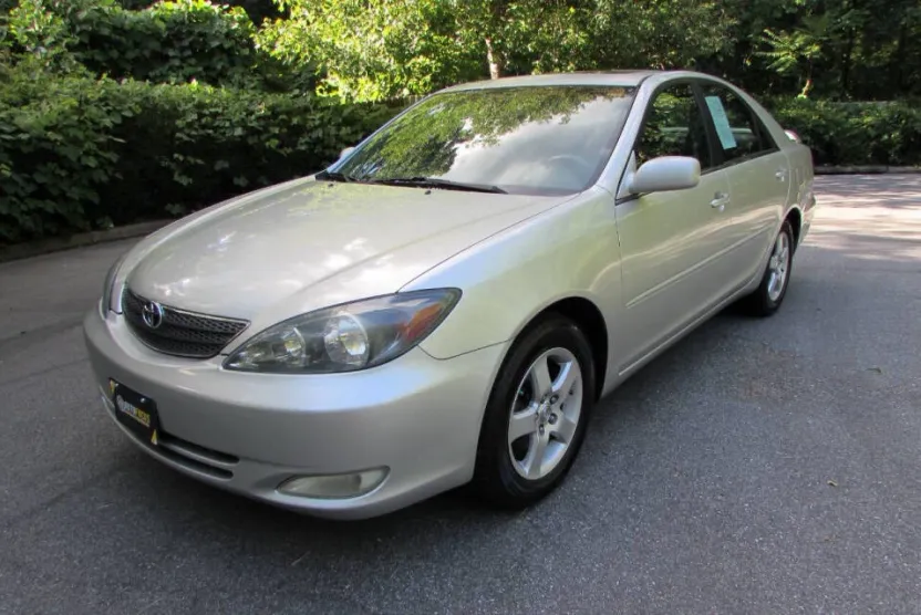 2004 Toyota Camry SE photo 1