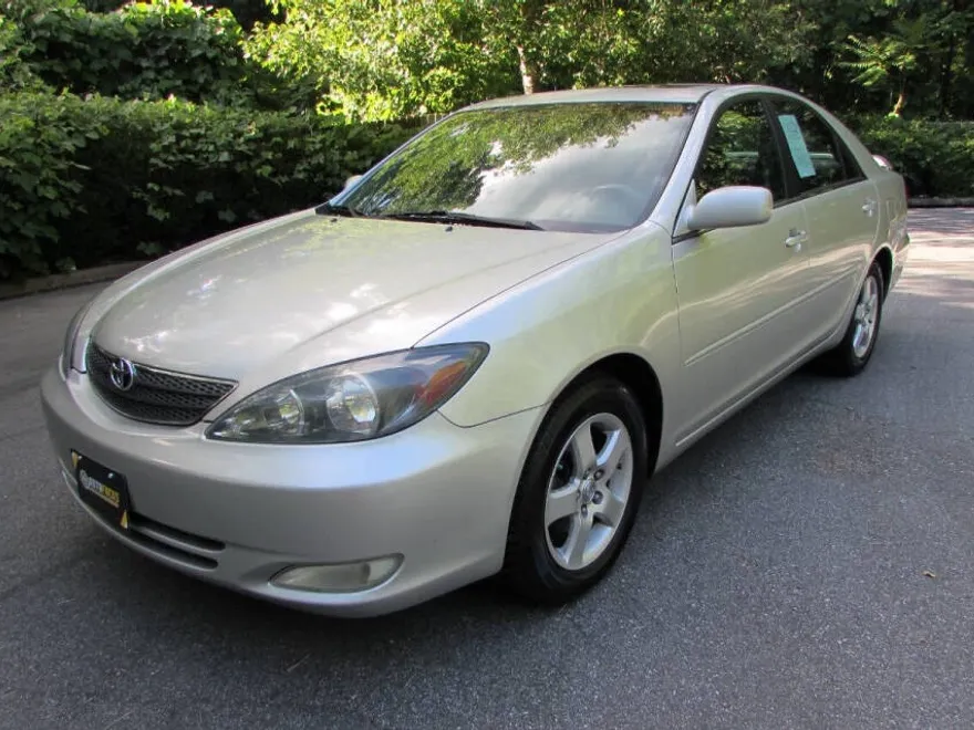 2004 Toyota Camry SE photo 1