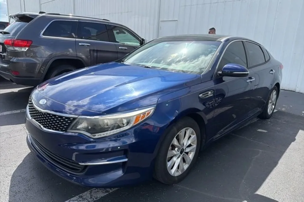 2018 Kia Optima EX photo 1