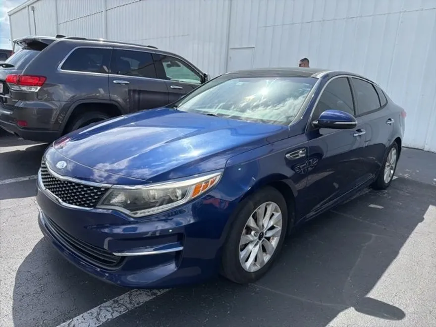 2018 Kia Optima EX photo 1
