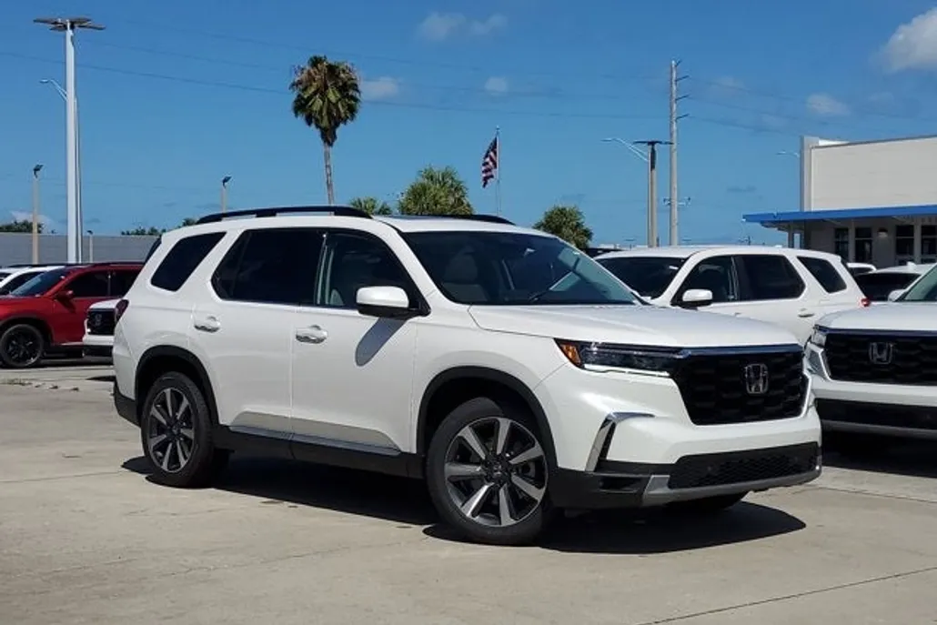 2025 Honda Pilot Touring photo 1