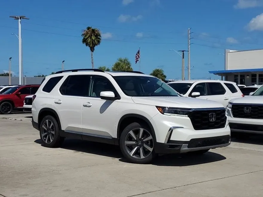 2025 Honda Pilot Touring photo 1