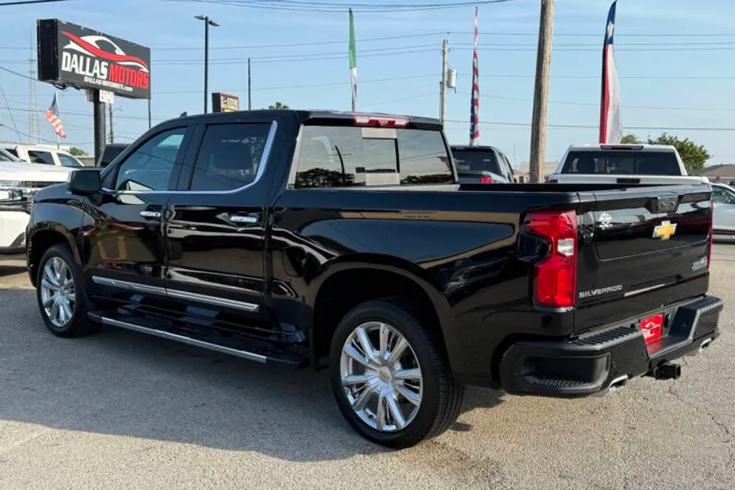2024 Chevrolet Silverado 1500 High Country photo 1