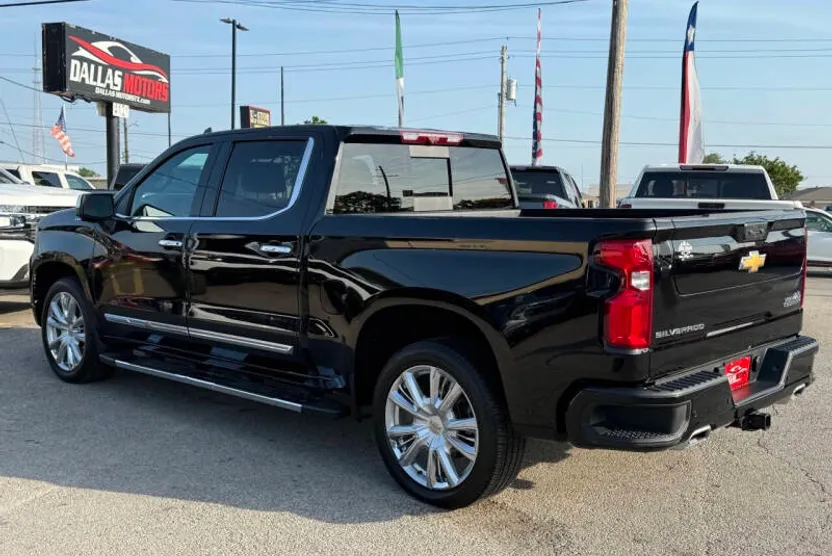 2024 Chevrolet Silverado 1500 High Country photo 1