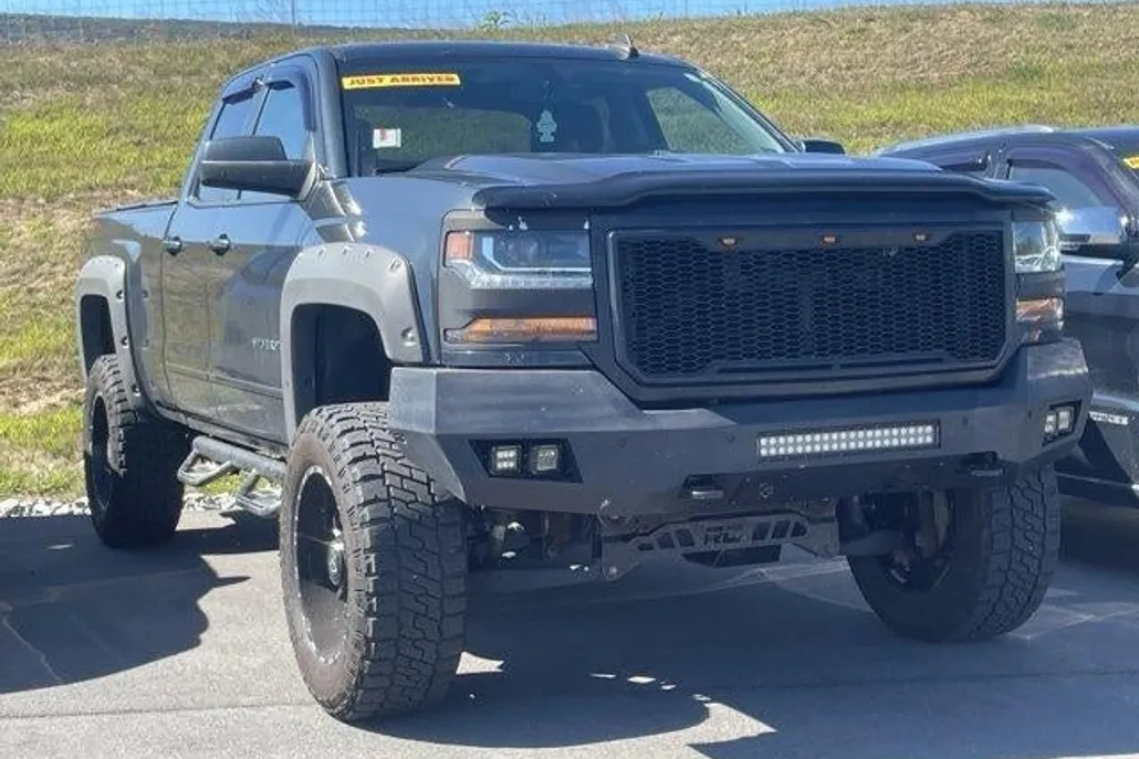 2019 Chevrolet Silverado 1500 LT photo 1