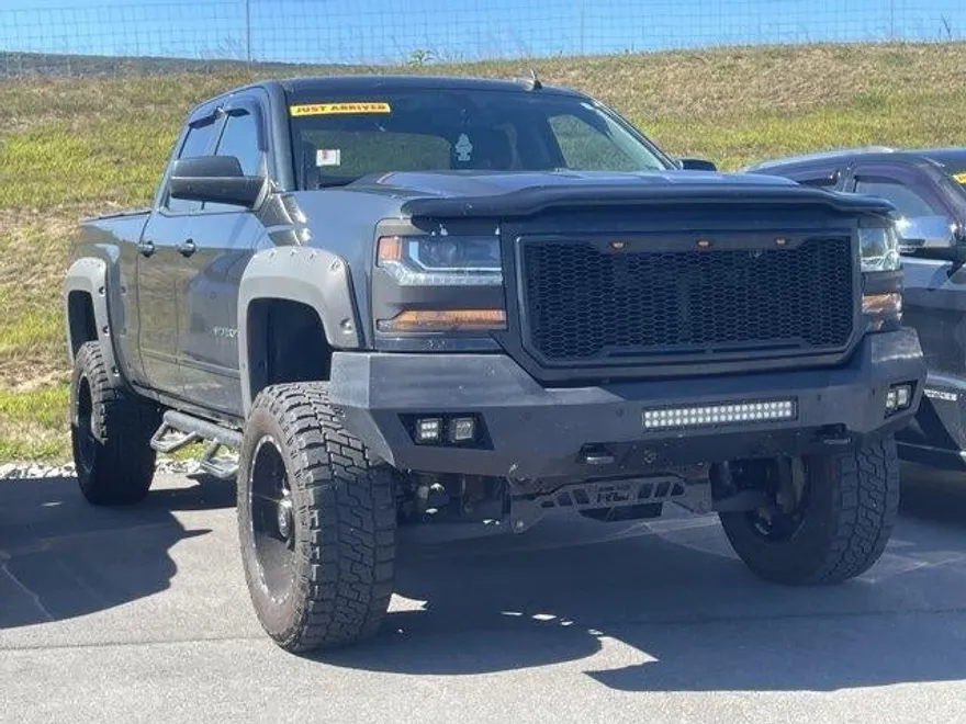 2019 Chevrolet Silverado 1500 LT photo 1