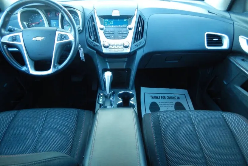 2011 Chevrolet Equinox LT photo 1