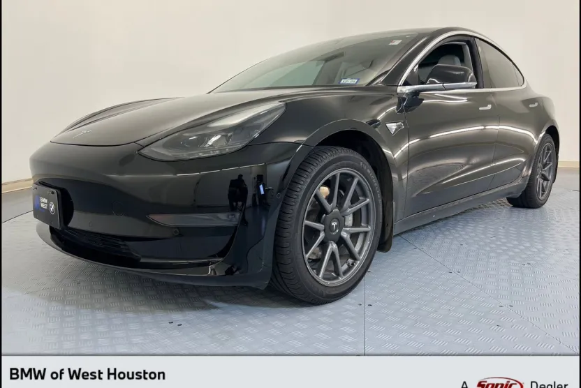 2020 Tesla Model 3 Standard Range photo 1